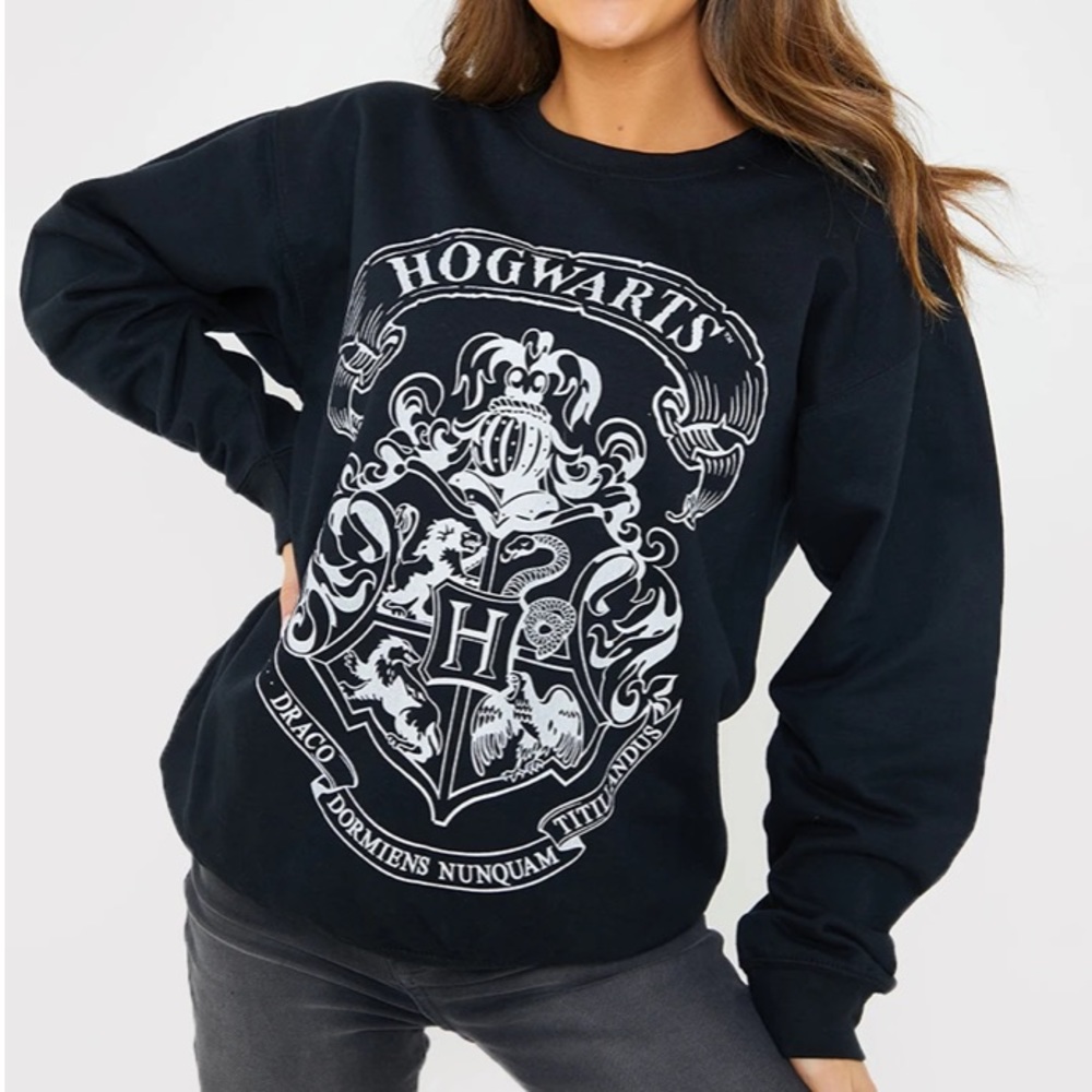 Hogwarts black long sleeves sweatshirt from Jac Jossa's Collection size medium
